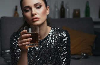 does alcohol kill gut bacteria